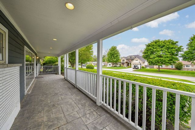 532 Ranch Road, Wheaton, IL 60187