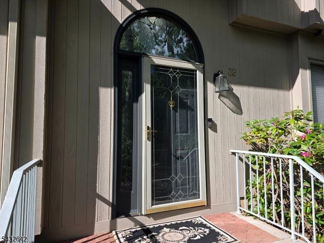 32 Robinhood Dr 32, Mountain Lakes Boro, NJ 07046