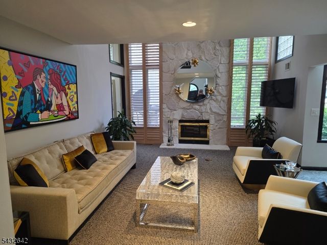 32 Robinhood Dr 32, Mountain Lakes Boro, NJ 07046