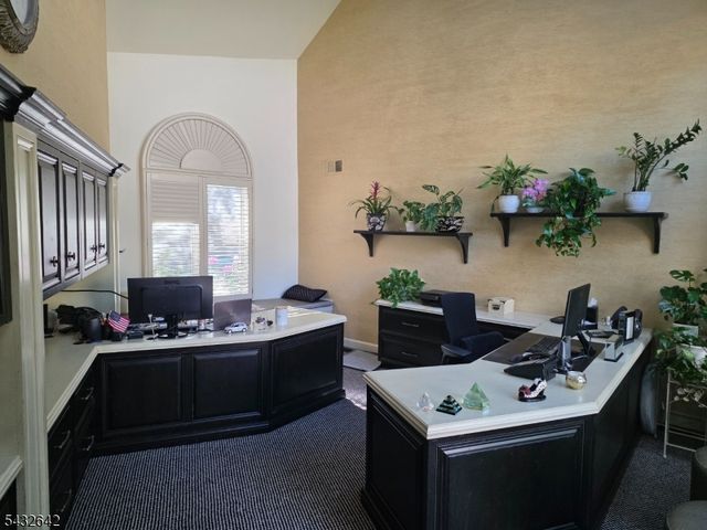32 Robinhood Dr 32, Mountain Lakes Boro, NJ 07046