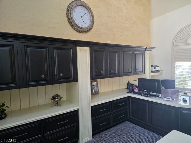 32 Robinhood Dr 32, Mountain Lakes Boro, NJ 07046