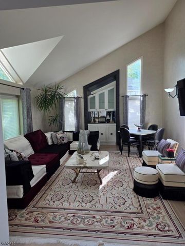32 Robinhood Dr 32, Mountain Lakes Boro, NJ 07046