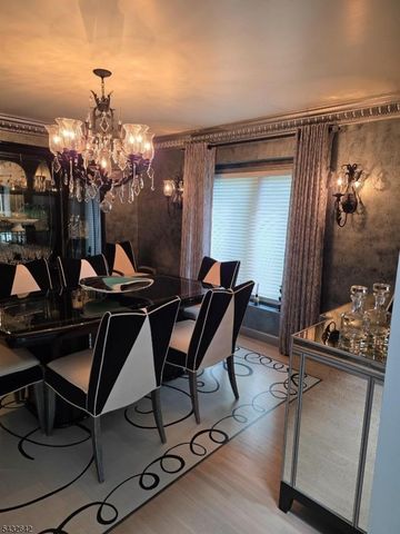 32 Robinhood Dr 32, Mountain Lakes Boro, NJ 07046