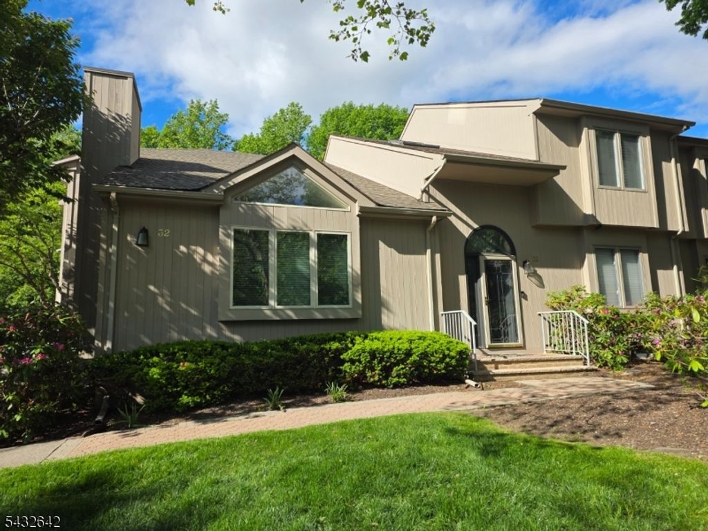 32 Robinhood Dr 32, Mountain Lakes Boro, NJ 07046