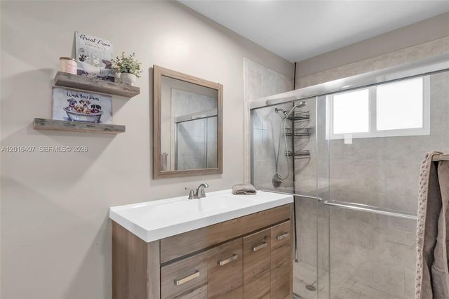 8266 NW 192nd Ter, Hialeah, FL 33015