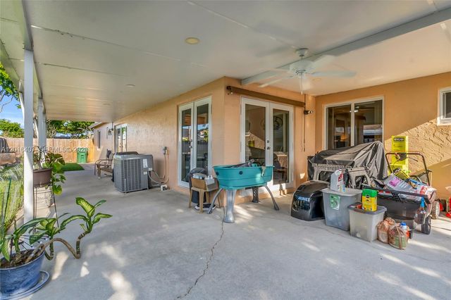 8266 NW 192nd Ter, Hialeah, FL 33015