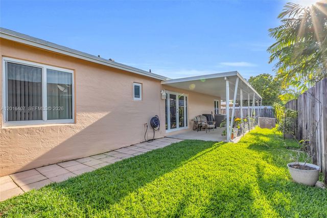 8266 NW 192nd Ter, Hialeah, FL 33015
