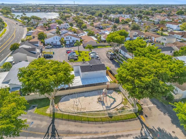 8266 NW 192nd Ter, Hialeah, FL 33015