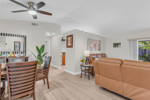 8266 NW 192nd Ter, Hialeah, FL 33015