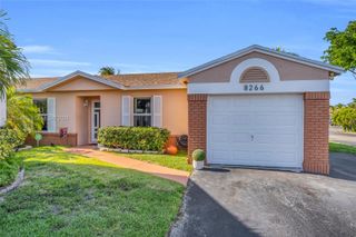 8266 NW 192nd Ter, Hialeah, FL 33015