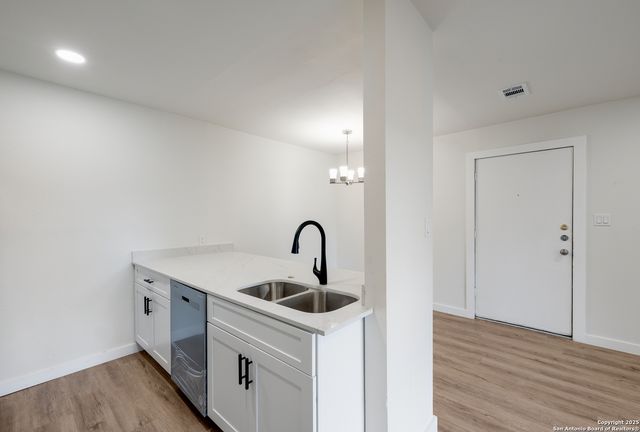 340 Montclair St Apt 205, San Antonio, TX 78209