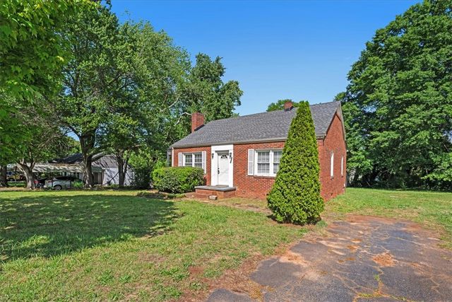 5002 Corinth Drive, Seneca, SC 29672