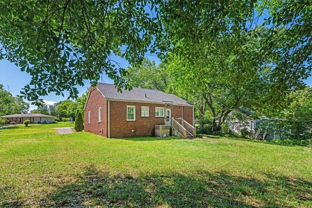 5002 Corinth Drive, Seneca, SC 29672
