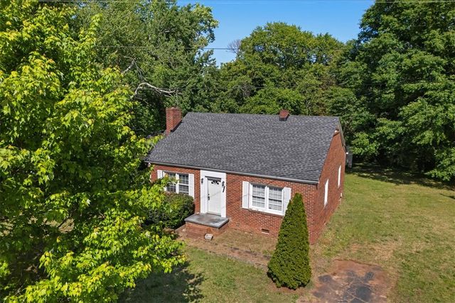 5002 Corinth Drive, Seneca, SC 29672