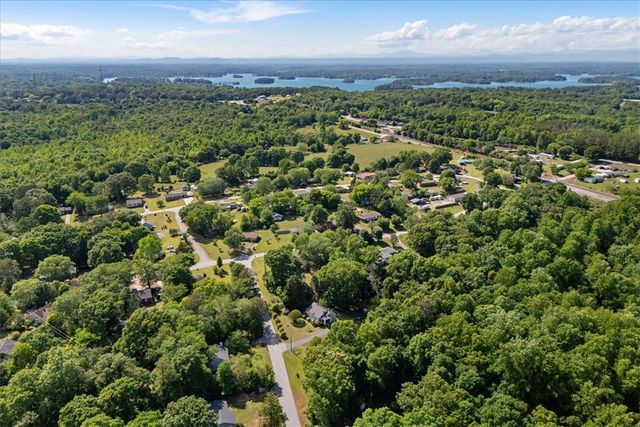 5002 Corinth Drive, Seneca, SC 29672