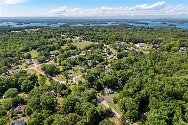 5002 Corinth Drive, Seneca, SC 29672