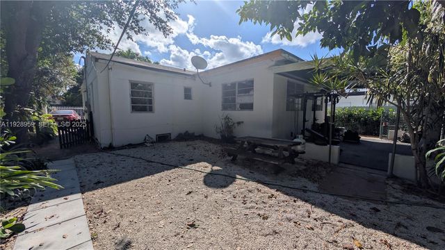 1431 NW 26th St, Miami, FL 33142