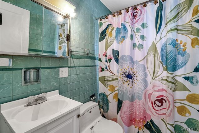 288 Vicksburg Avenue, Tonawanda, NY 14150