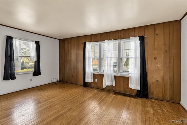 288 Vicksburg Avenue, Tonawanda, NY 14150