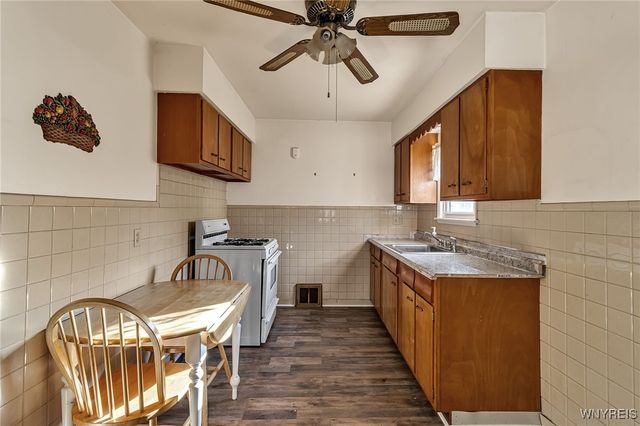 288 Vicksburg Avenue, Tonawanda, NY 14150