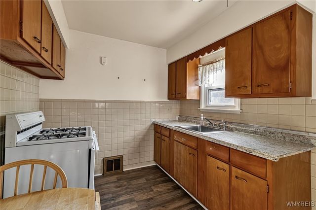 288 Vicksburg Avenue, Tonawanda, NY 14150