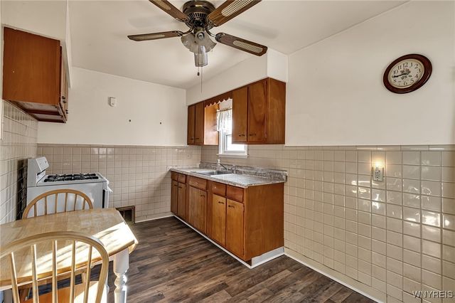 288 Vicksburg Avenue, Tonawanda, NY 14150