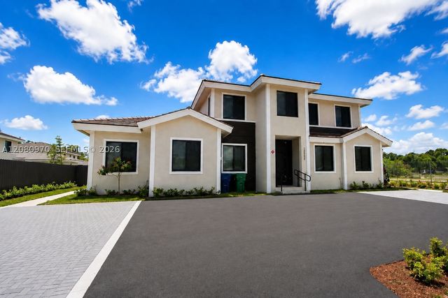 12554 SW 194th St B, Miami, FL 33177