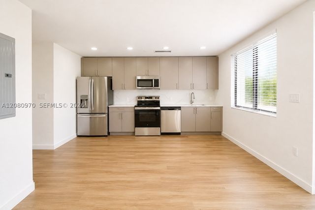 12554 SW 194th St B, Miami, FL 33177