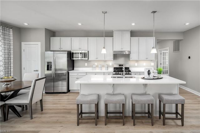 2205 Mainsail DR, Carrollton, VA 23314