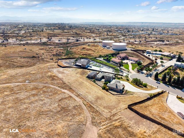 5053 N Hills Drive, Bakersfield, CA 93308