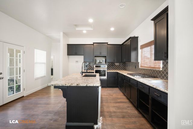 5053 N Hills Drive, Bakersfield, CA 93308