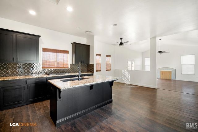 5053 N Hills Drive, Bakersfield, CA 93308