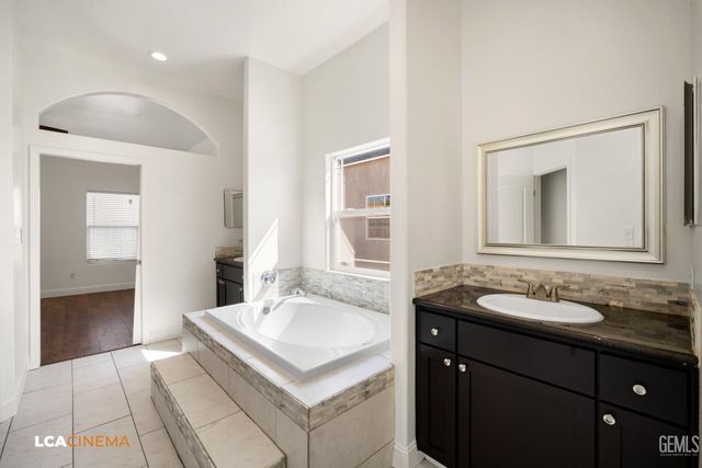 5053 N Hills Drive, Bakersfield, CA 93308