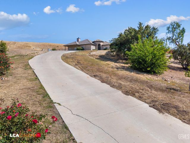 5053 N Hills Drive, Bakersfield, CA 93308