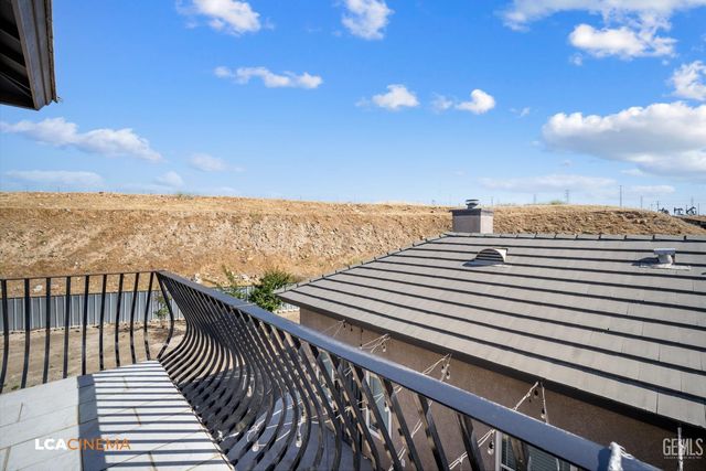 5053 N Hills Drive, Bakersfield, CA 93308