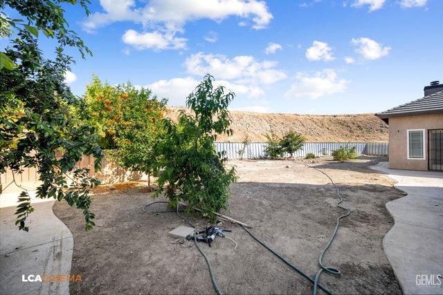 5053 N Hills Drive, Bakersfield, CA 93308