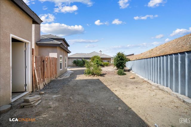 5053 N Hills Drive, Bakersfield, CA 93308