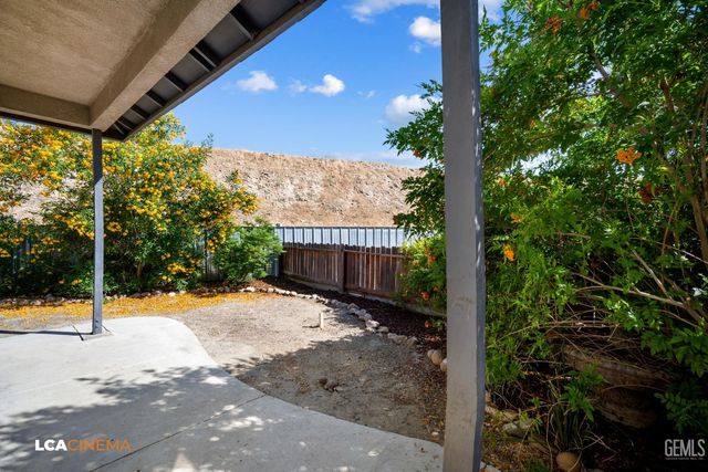 5053 N Hills Drive, Bakersfield, CA 93308