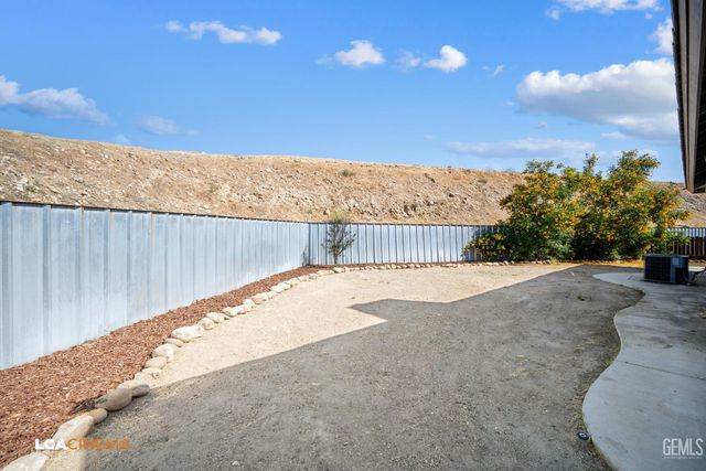 5053 N Hills Drive, Bakersfield, CA 93308