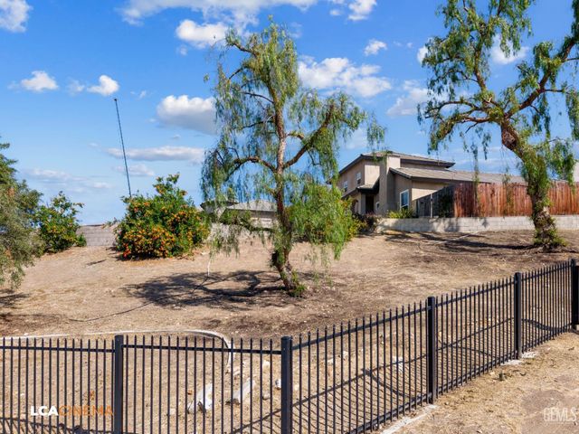 5053 N Hills Drive, Bakersfield, CA 93308