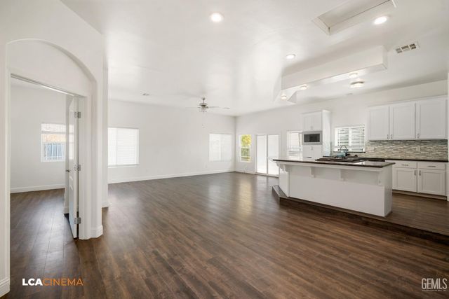 5053 N Hills Drive, Bakersfield, CA 93308