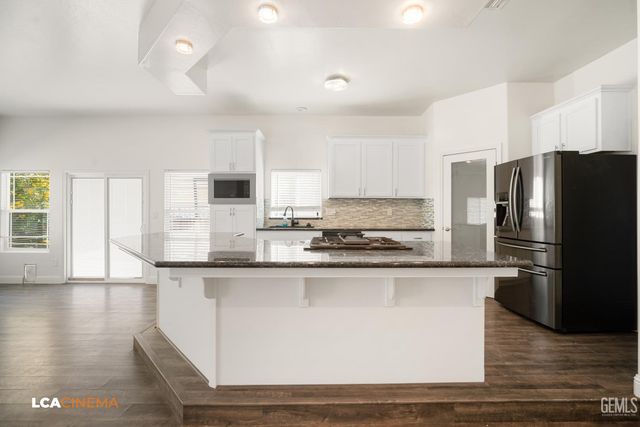 5053 N Hills Drive, Bakersfield, CA 93308