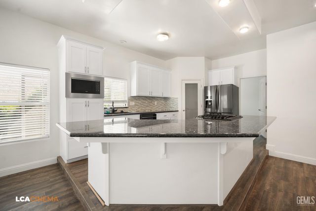 5053 N Hills Drive, Bakersfield, CA 93308