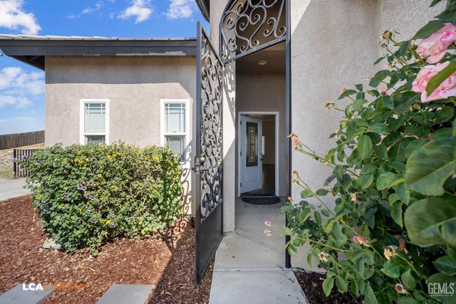 5053 N Hills Drive, Bakersfield, CA 93308