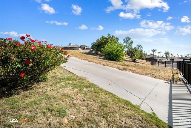 5053 N Hills Drive, Bakersfield, CA 93308