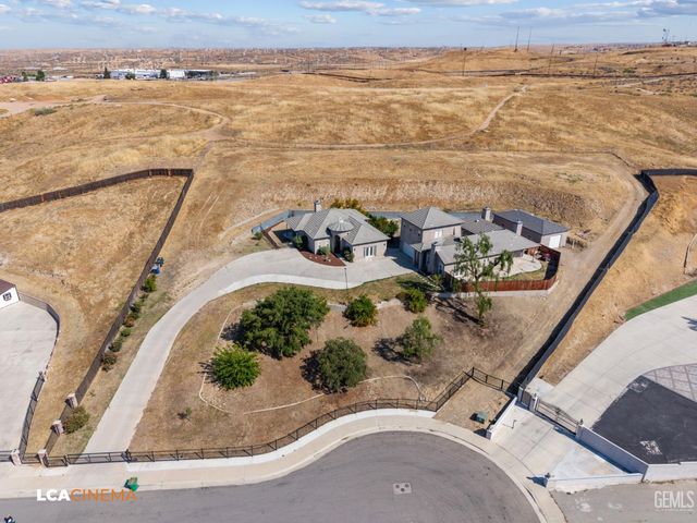 5053 N Hills Drive, Bakersfield, CA 93308