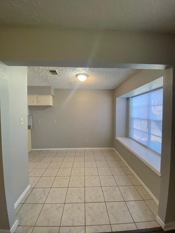 8022 Bunker Wood Lane, Houston, TX 77086