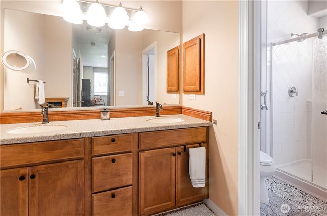 8210 Vashon Drive NE, Lacey, WA 98516