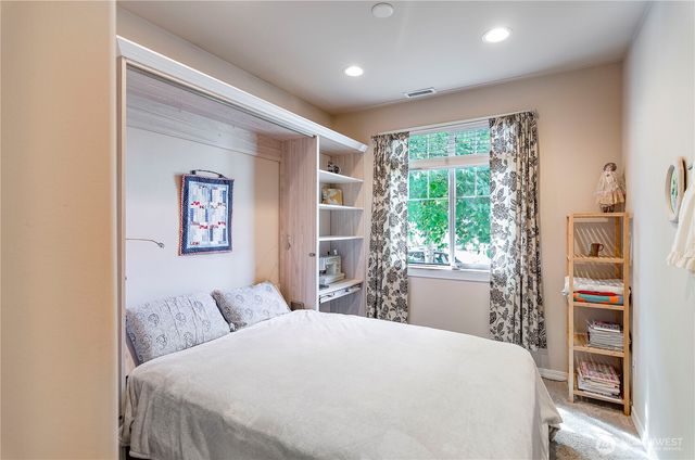 8210 Vashon Drive NE, Lacey, WA 98516