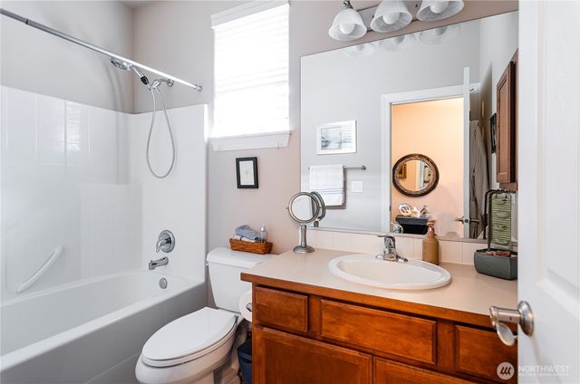 8210 Vashon Drive NE, Lacey, WA 98516